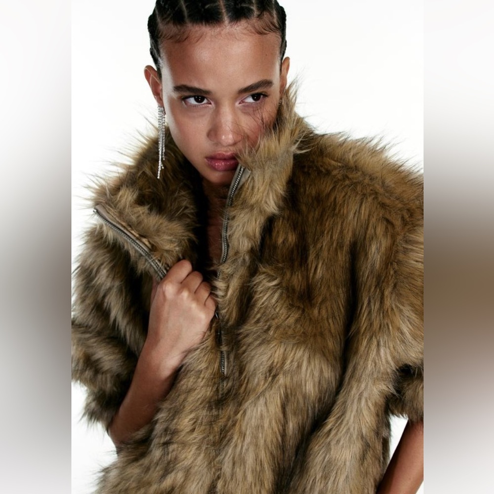 ⚫️ H&M ⚫️ faux fur zippered bomber - size small